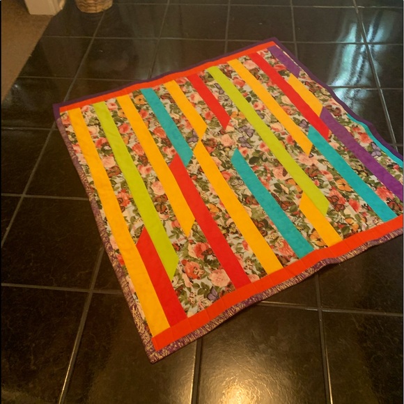 D&D Hand Made Crafts Christmas Quilt #5 - Picture 6 of 8